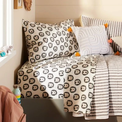 Chambray Stripes Kids' Quilt - Pillowfort™ 2 Chambray Stripes Kids' Quilt - Pillowfort™ - Image 2